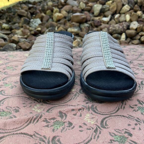 Skechers Women’s 9 Rumblers Hot Shot Tan Rhinestone Wedge Sandals Memory Foam - Picture 3 of 8